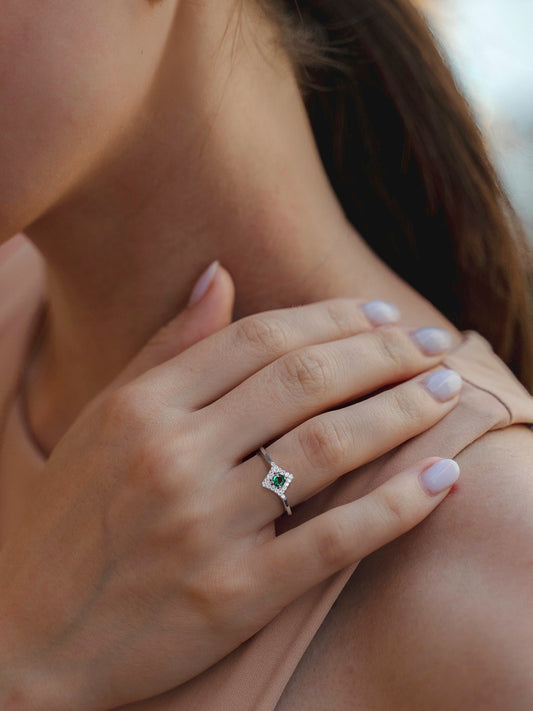 Glamourous Green Emerald Ring