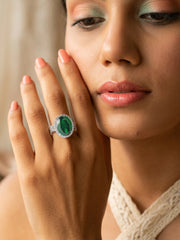 Glamm Emerald Oval Ring In 925 Silver