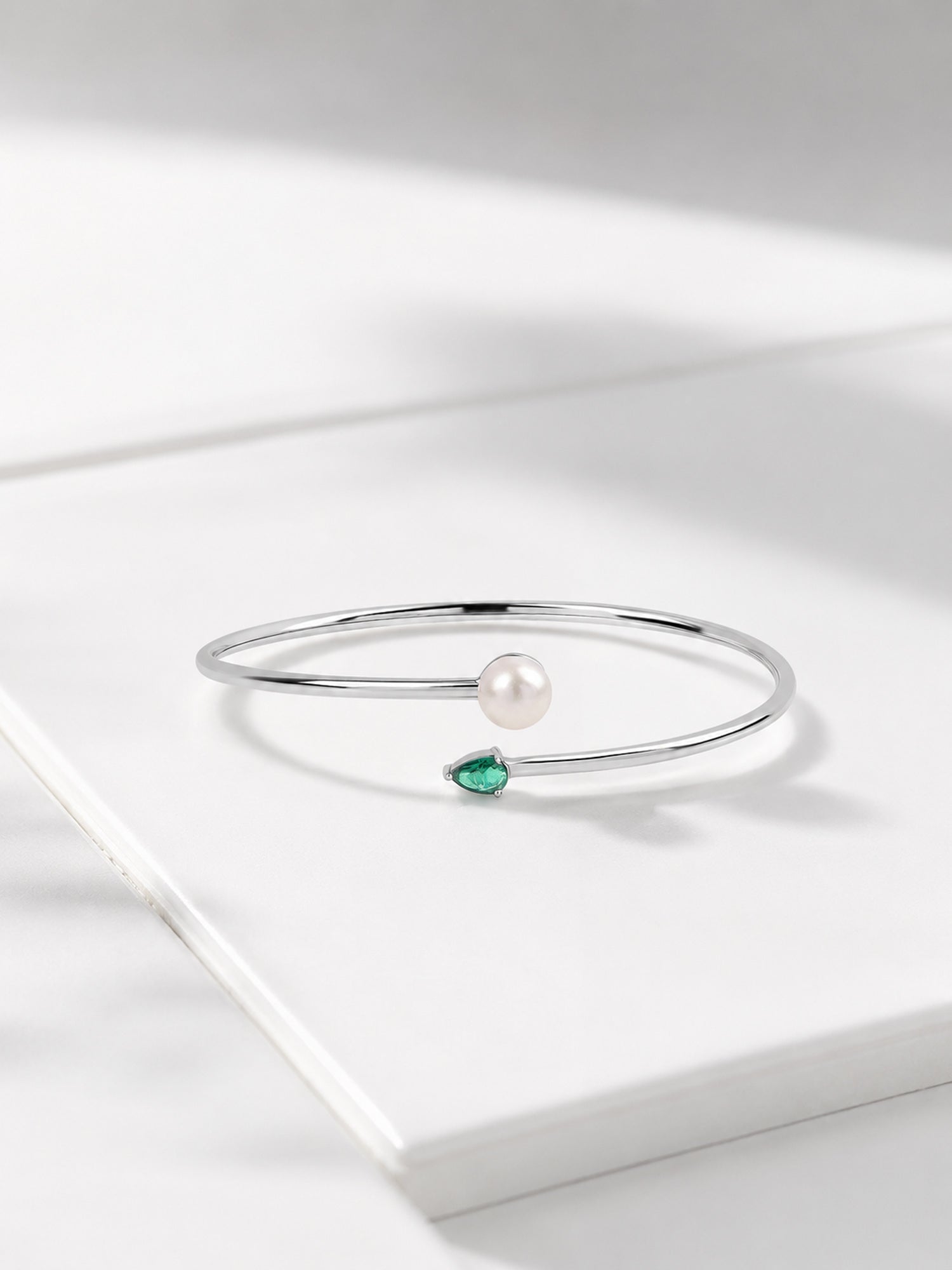 Pearl Emerald CZ Toi Moi Bangle