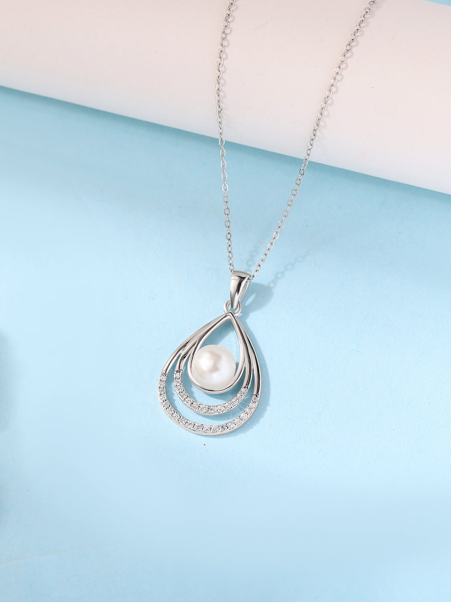 Ornate Pearl Drop Pendant With Chain
