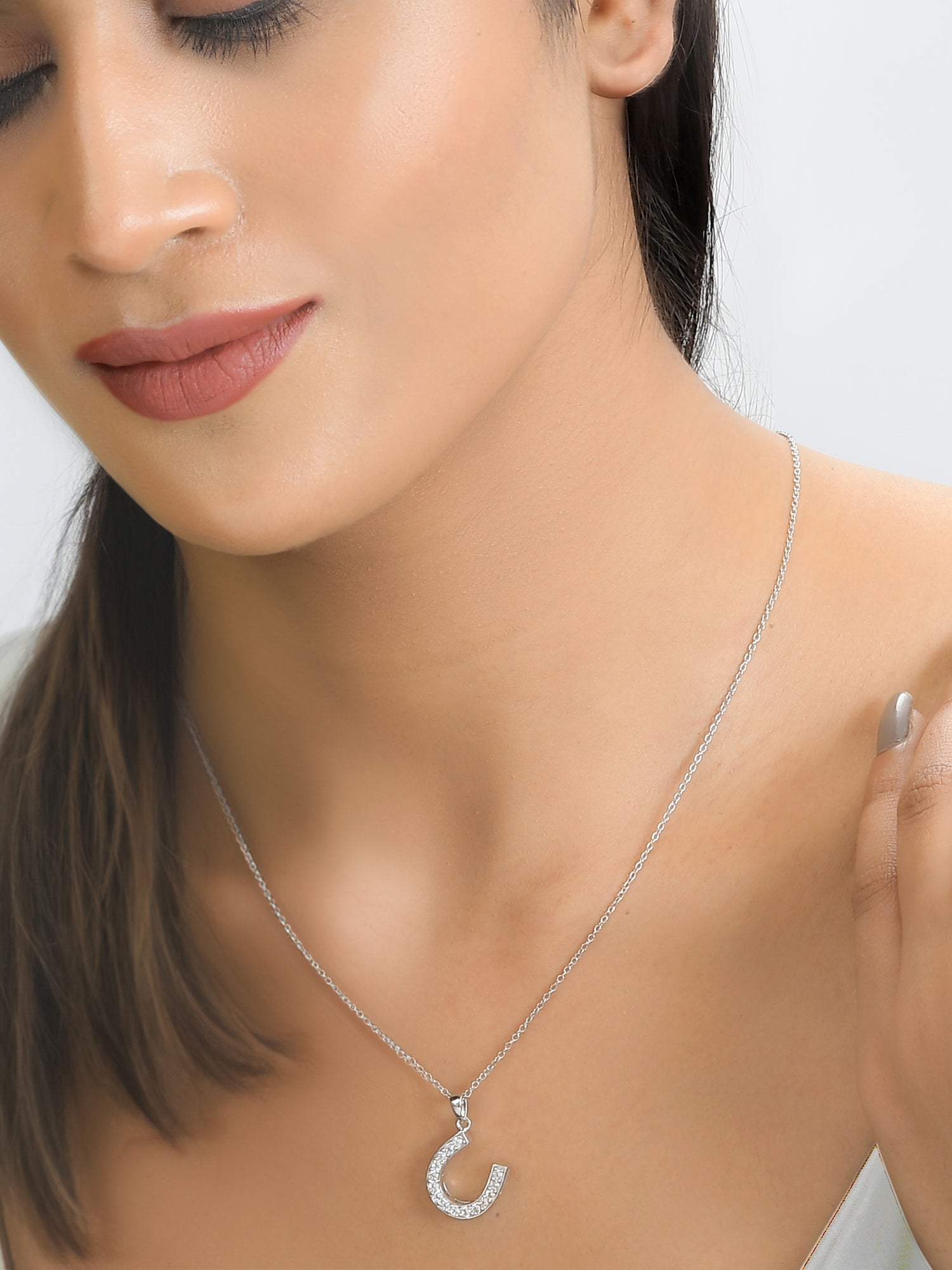 Lucky Horseshoe Pendant With Chain In 925 Silver-1